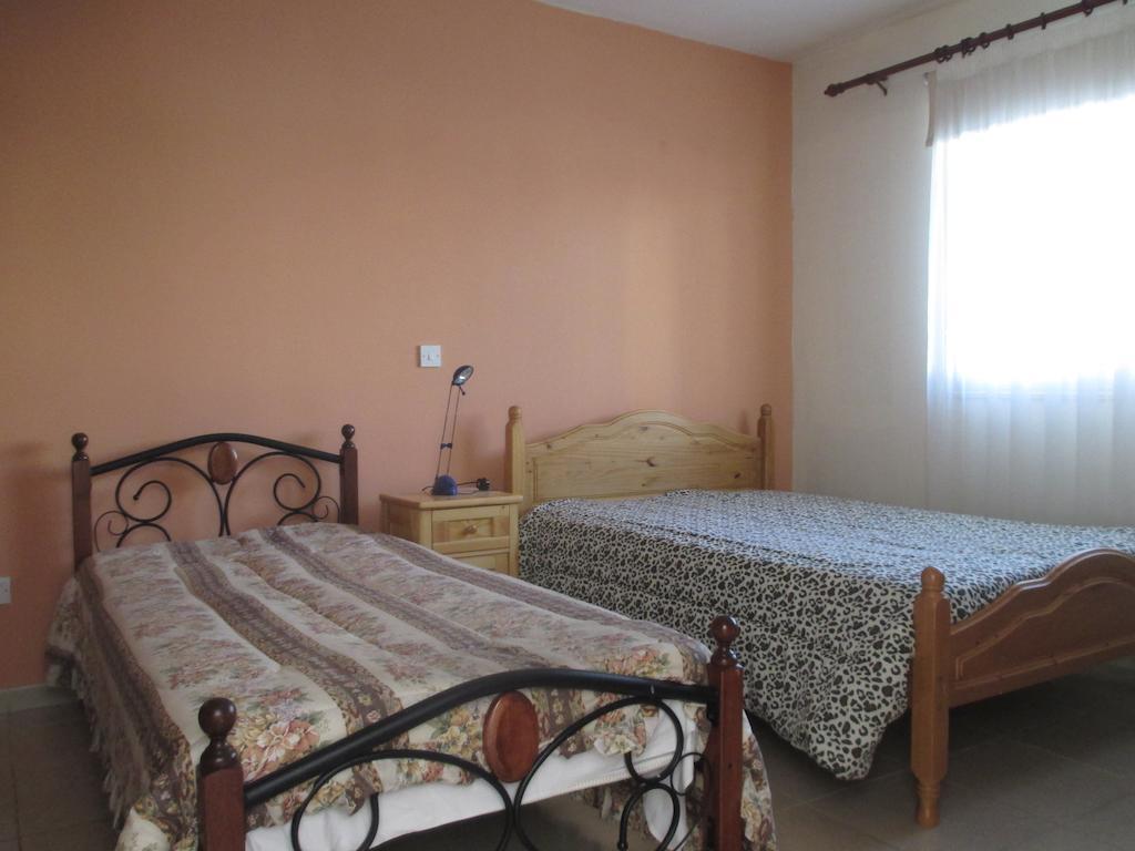 Byreva Apartments Paphos Room photo