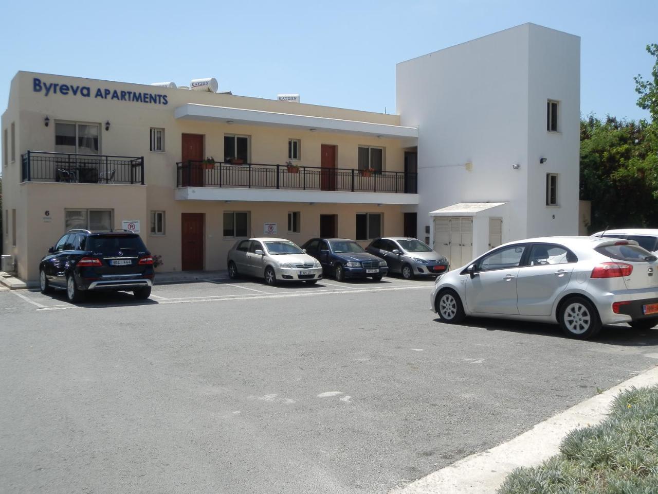 Byreva Apartments Paphos Exterior photo